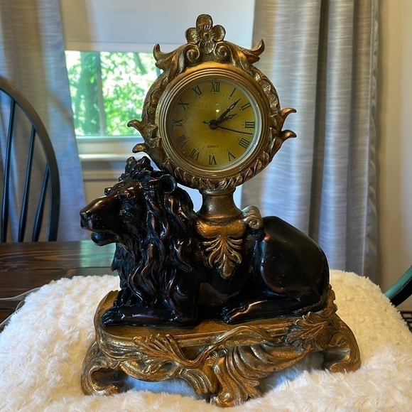 Mantle Desk Regal Lion w Battery Operated Analog Clock Lightweight - Picture 1 of 11